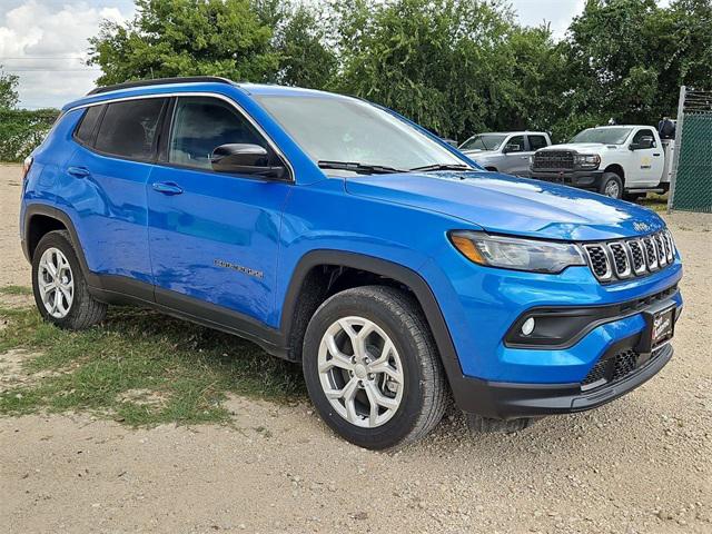 2024 Jeep Compass COMPASS LATITUDE 4X4