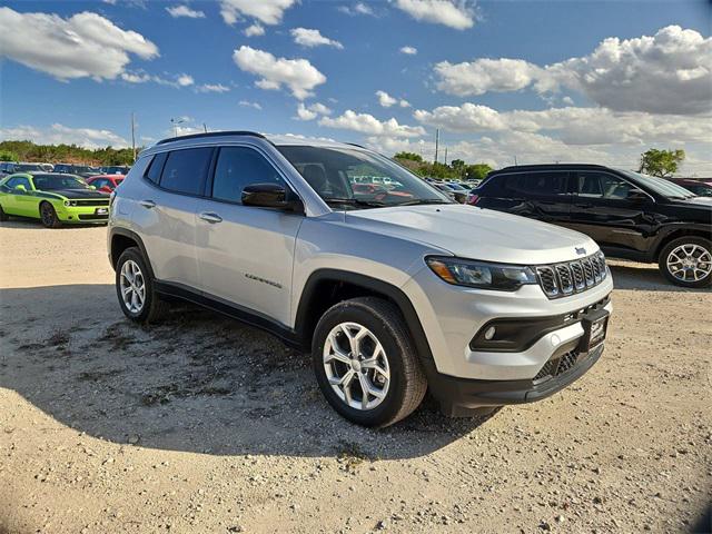 2024 Jeep Compass COMPASS LATITUDE 4X4