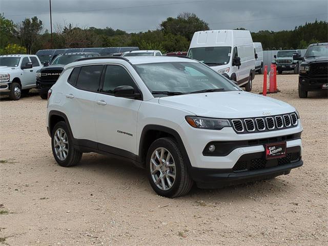 2024 Jeep Compass COMPASS LATITUDE LUX 4X4