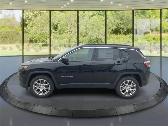 2024 Jeep Compass COMPASS LATITUDE LUX 4X4