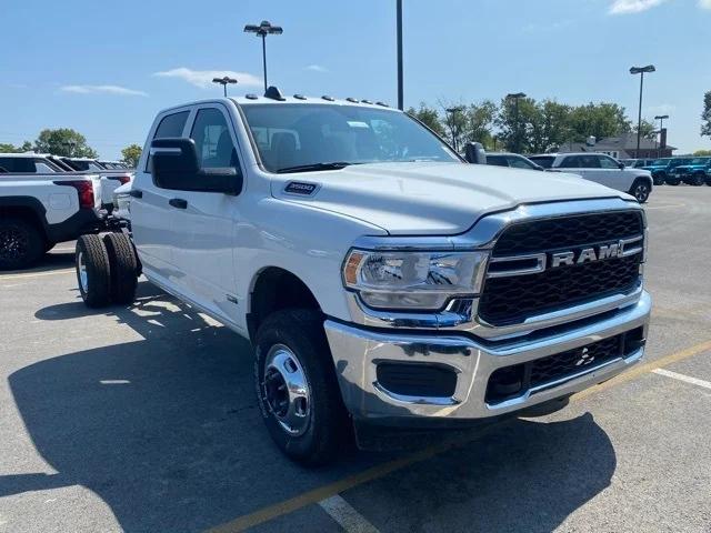 2024 RAM Ram 3500 Chassis Cab RAM 3500 TRADESMAN CREW CAB CHASSIS 4X4 60 CA