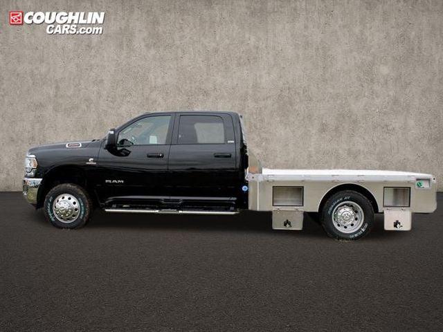 2024 RAM Ram 3500 Chassis Cab RAM 3500 SLT CREW CAB CHASSIS 4X4 60 CA