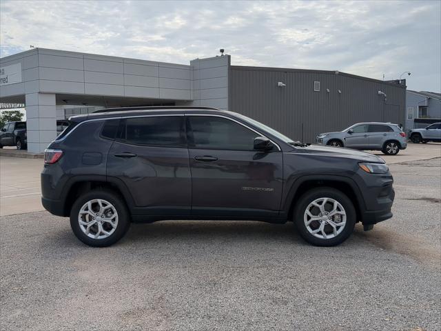 2024 Jeep Compass COMPASS LATITUDE 4X4