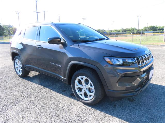 2024 Jeep Compass COMPASS LATITUDE 4X4