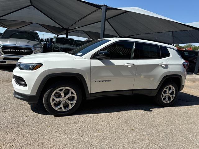 2024 Jeep Compass COMPASS LATITUDE 4X4