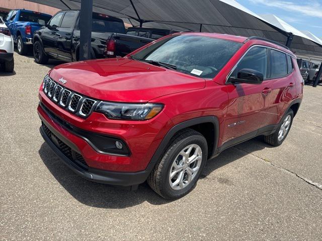 2024 Jeep Compass COMPASS LATITUDE 4X4