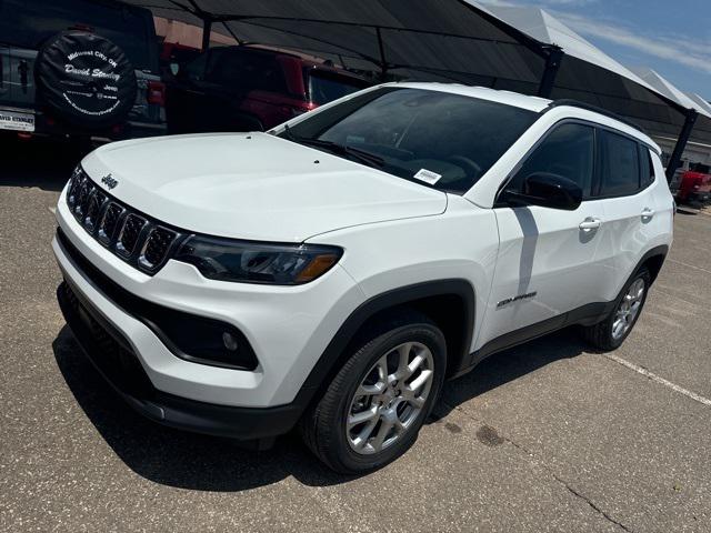 2024 Jeep Compass COMPASS LATITUDE LUX 4X4