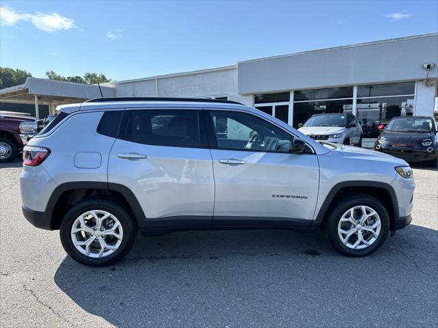 2024 Jeep Compass COMPASS LATITUDE 4X4