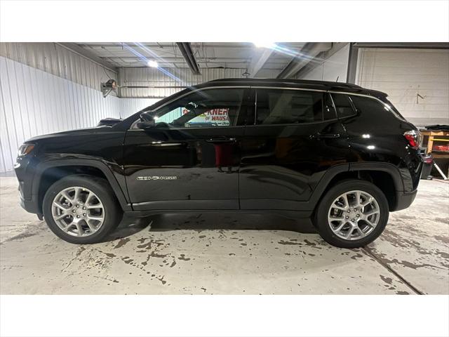 2024 Jeep Compass COMPASS LATITUDE LUX 4X4