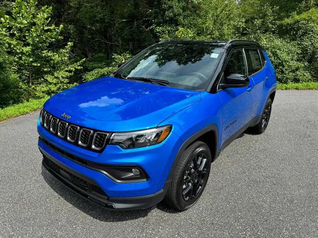 2024 Jeep Compass COMPASS LATITUDE 4X4