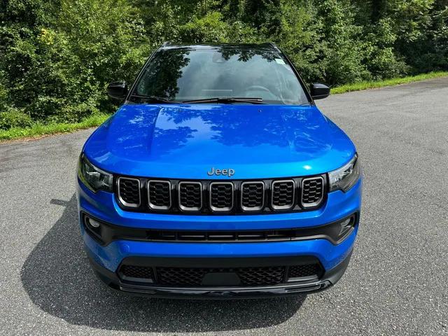 2024 Jeep Compass COMPASS LATITUDE 4X4