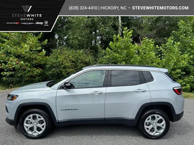 2024 Jeep Compass COMPASS LATITUDE 4X4