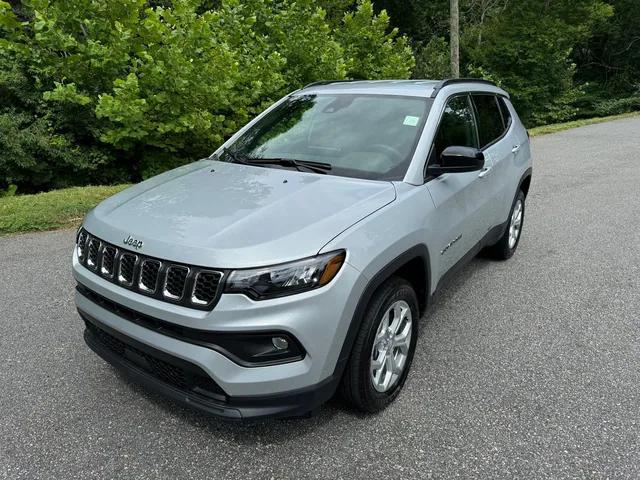 2024 Jeep Compass COMPASS LATITUDE 4X4