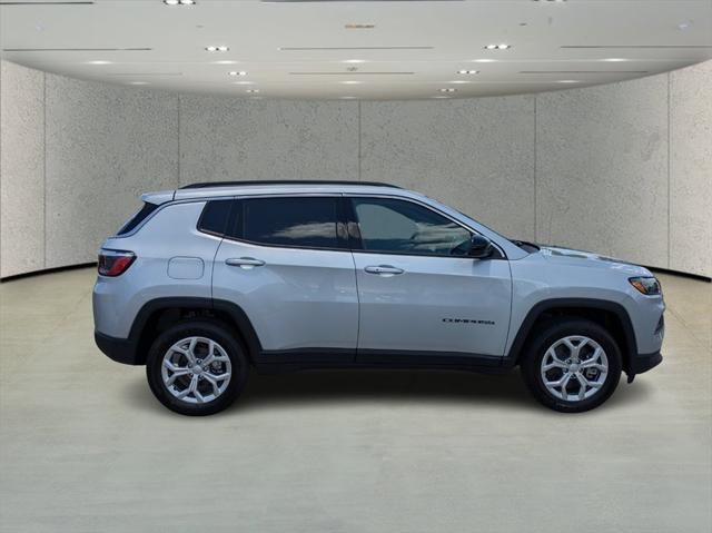 2024 Jeep Compass COMPASS LATITUDE 4X4