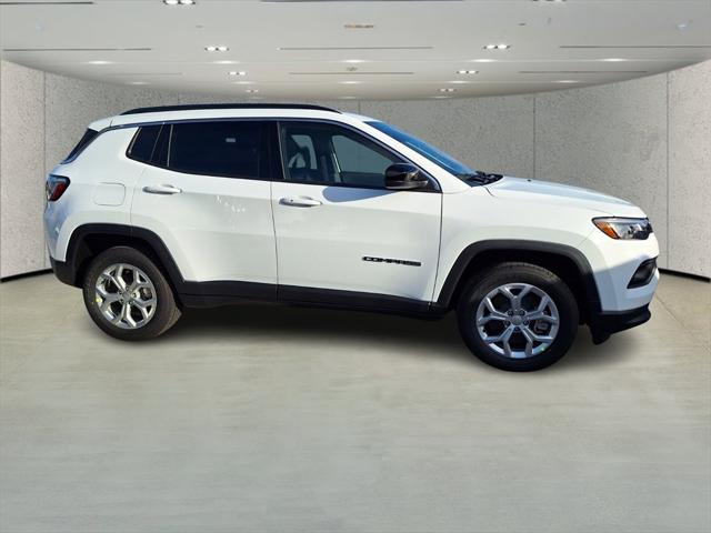 2024 Jeep Compass COMPASS LATITUDE 4X4