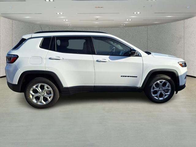 2024 Jeep Compass COMPASS LATITUDE 4X4