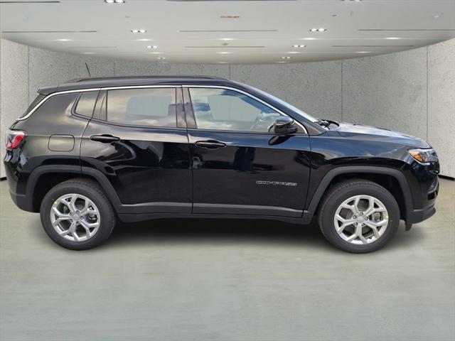 2024 Jeep Compass COMPASS LATITUDE 4X4