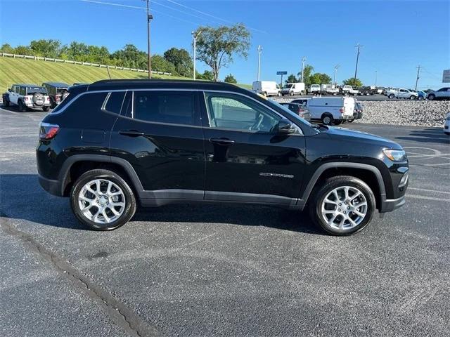 2024 Jeep Compass COMPASS LATITUDE LUX 4X4