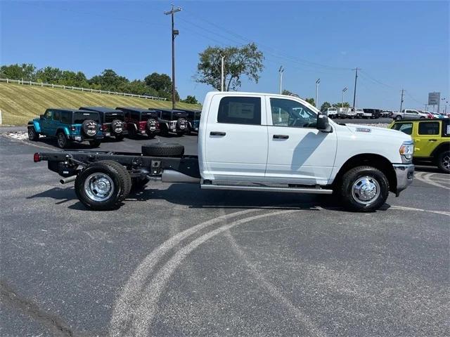 2024 RAM Ram 3500 Chassis Cab RAM 3500 TRADESMAN CREW CAB CHASSIS 4X4 60 CA