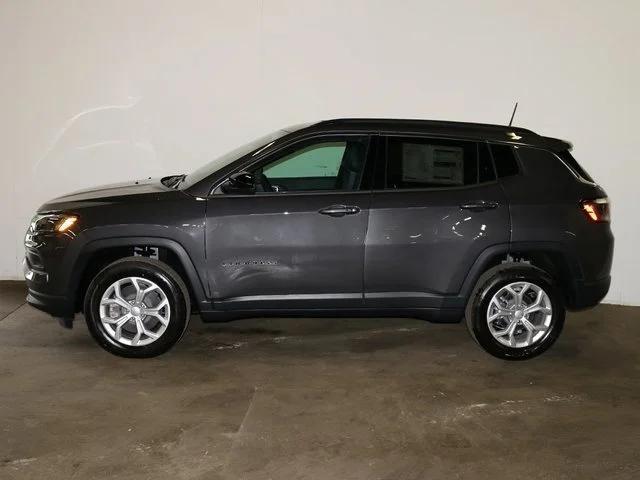 2024 Jeep Compass COMPASS LATITUDE 4X4