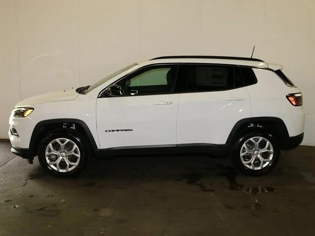 2024 Jeep Compass COMPASS LATITUDE 4X4