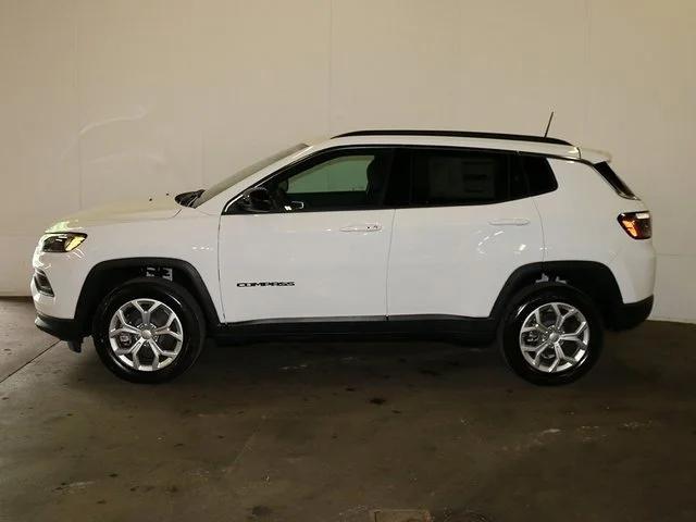 2024 Jeep Compass COMPASS LATITUDE 4X4