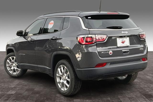 2024 Jeep Compass COMPASS LATITUDE LUX 4X4