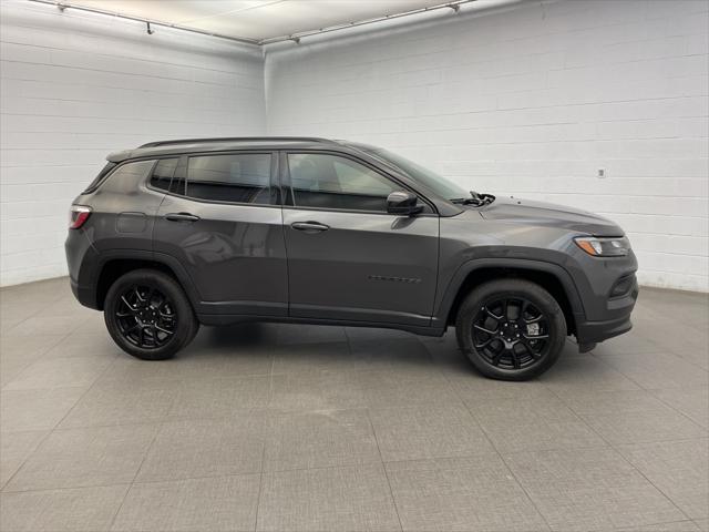 2024 Jeep Compass COMPASS LATITUDE 4X4