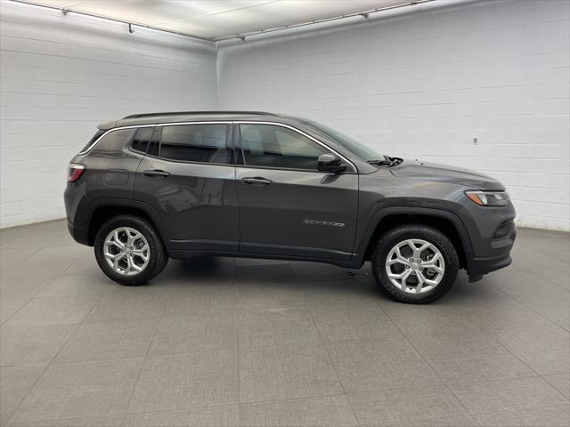 2024 Jeep Compass COMPASS LATITUDE 4X4