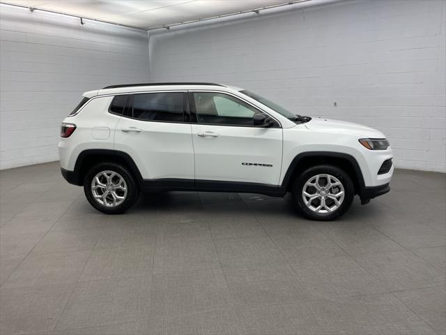 2024 Jeep Compass COMPASS LATITUDE 4X4