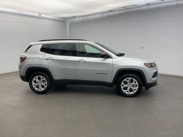 2024 Jeep Compass COMPASS LATITUDE 4X4