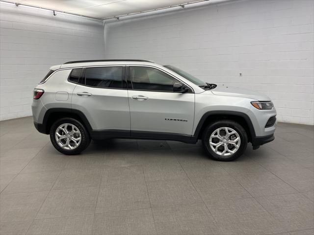 2024 Jeep Compass COMPASS LATITUDE 4X4