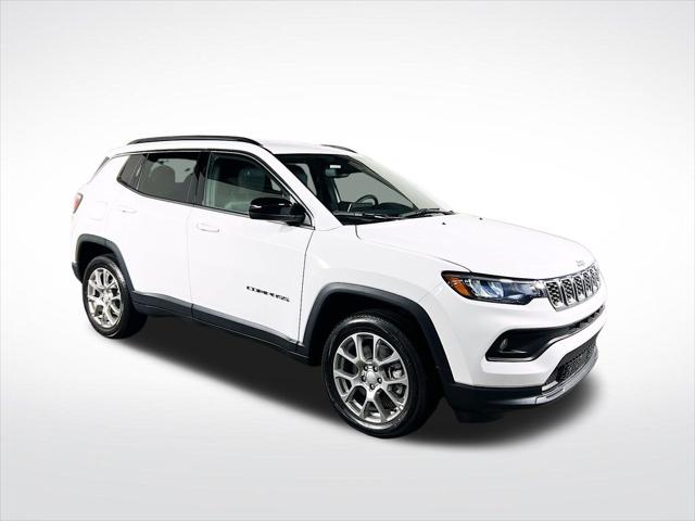 2024 Jeep Compass COMPASS LATITUDE LUX 4X4