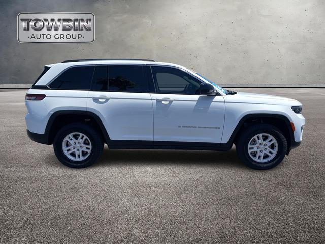 2022 Jeep Grand Cherokee Laredo 4x2