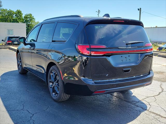 2024 Chrysler Pacifica PACIFICA TOURING L