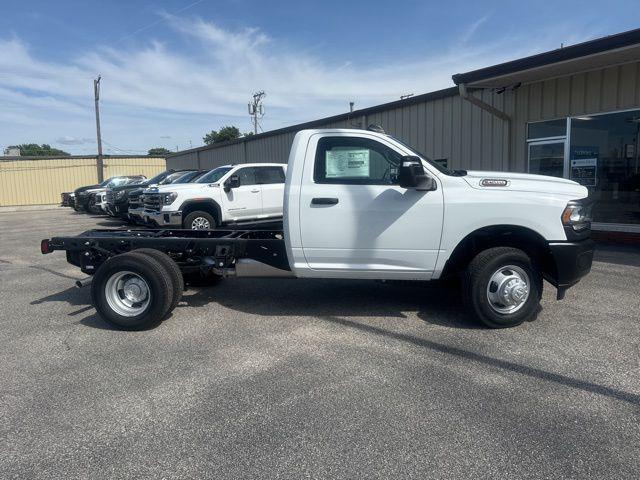 2024 RAM Ram 3500 Chassis Cab RAM 3500 TRADESMAN CHASSIS REGULAR CAB 4X4 60 CA