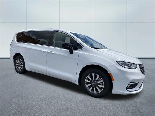 2024 Chrysler Pacifica Hybrid PACIFICA PLUG-IN HYBRID SELECT