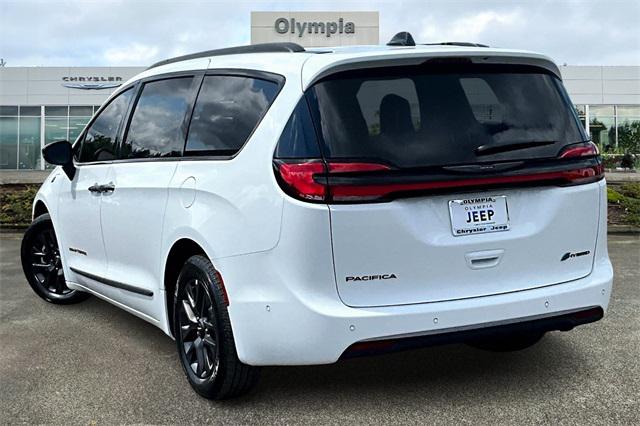 2024 Chrysler Pacifica Hybrid PACIFICA PLUG-IN HYBRID ROAD TRIPPER