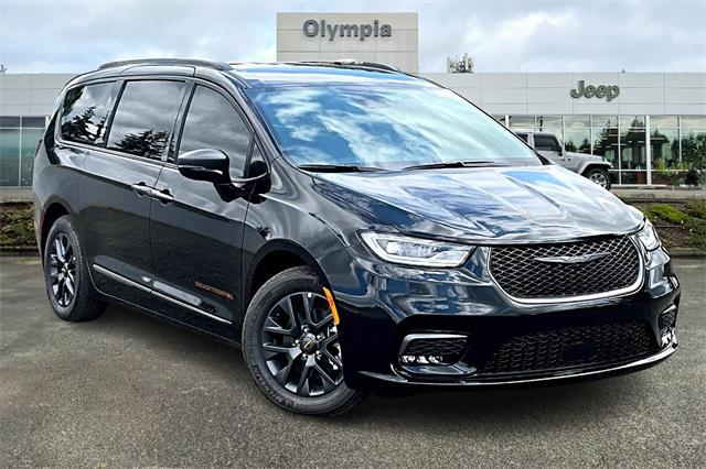 2024 Chrysler Pacifica Hybrid PACIFICA PLUG-IN HYBRID ROAD TRIPPER