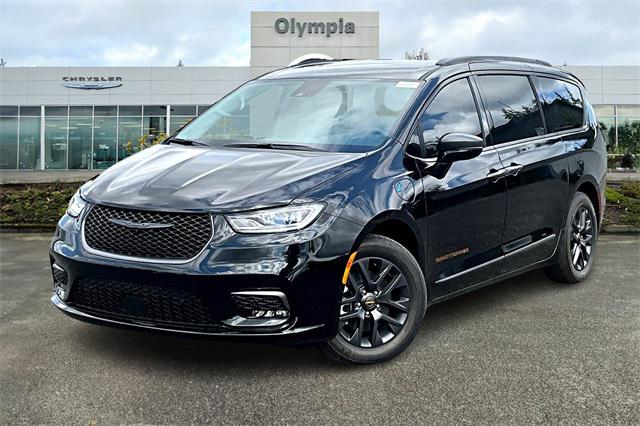 2024 Chrysler Pacifica Hybrid PACIFICA PLUG-IN HYBRID ROAD TRIPPER