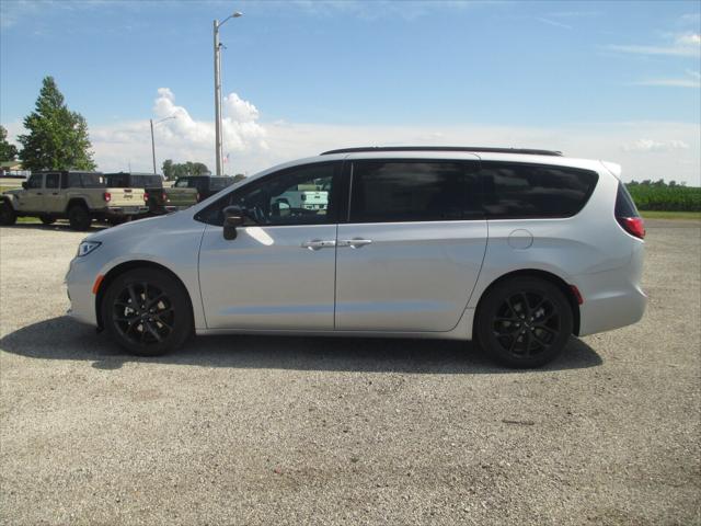 2024 Chrysler Pacifica PACIFICA TOURING L