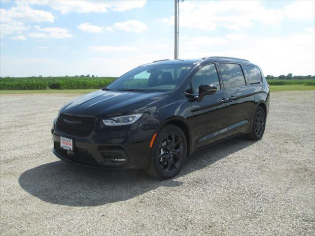 2024 Chrysler Pacifica PACIFICA TOURING L