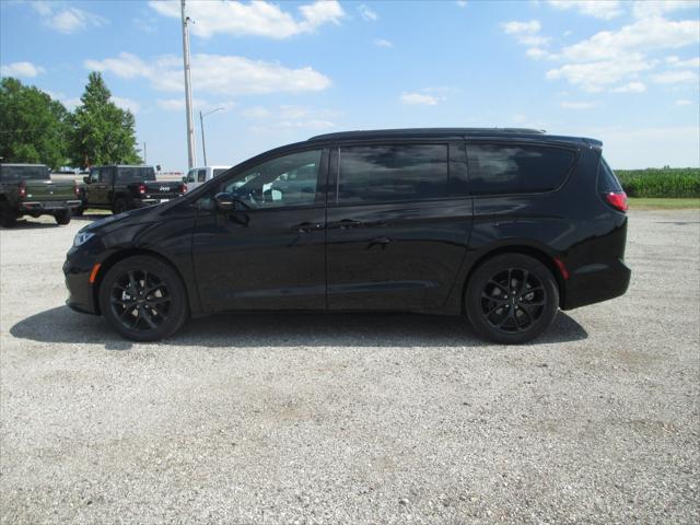 2024 Chrysler Pacifica PACIFICA TOURING L