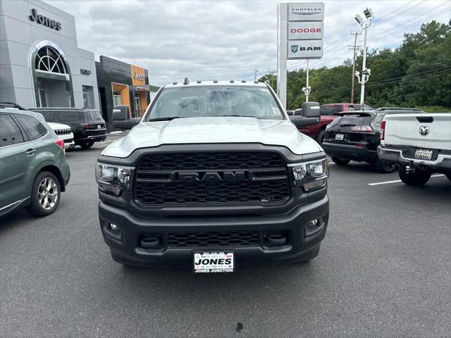 2024 RAM Ram 3500 Chassis Cab RAM 3500 TRADESMAN CREW CAB CHASSIS 4X4 60 CA