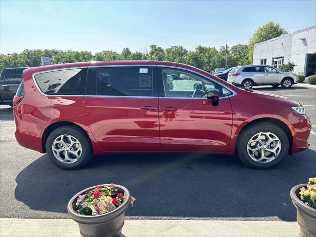 2024 Chrysler Pacifica PACIFICA LIMITED AWD