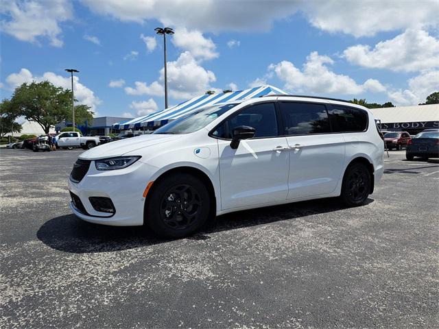 2024 Chrysler Pacifica Hybrid PACIFICA PLUG-IN HYBRID PREMIUM S APPEARANCE