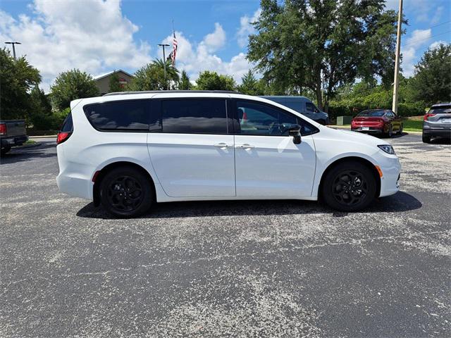 2024 Chrysler Pacifica Hybrid PACIFICA PLUG-IN HYBRID PREMIUM S APPEARANCE