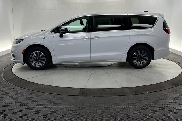 2024 Chrysler Pacifica Hybrid PACIFICA PLUG-IN HYBRID SELECT