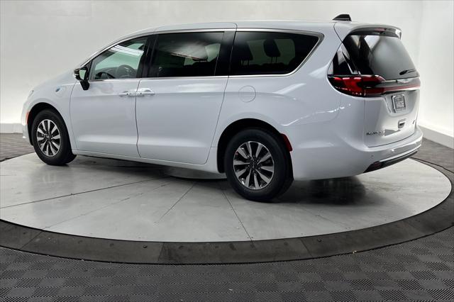 2024 Chrysler Pacifica Hybrid PACIFICA PLUG-IN HYBRID SELECT