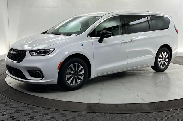 2024 Chrysler Pacifica Hybrid PACIFICA PLUG-IN HYBRID SELECT